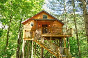 Wild Cherry Treehouse by Amish Country Lodging